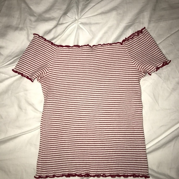 ✨SOLD ✨Off Shoulder Ruffle Top - Picture 3 of 3